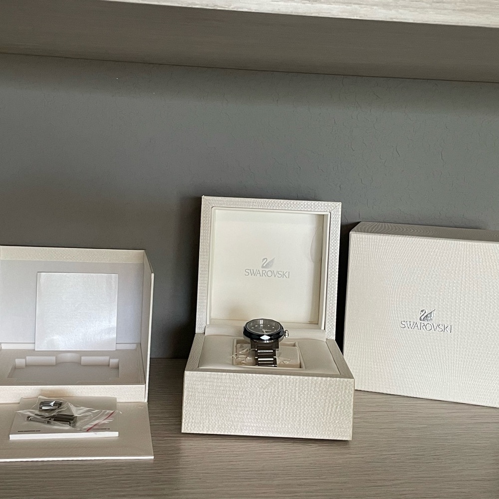 Swarovski Ladies Stainless Steel watch Brand new w/original box n extra links